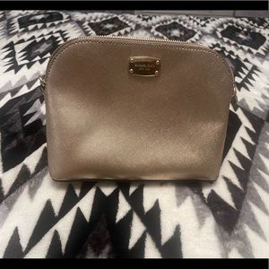 MK cross body -